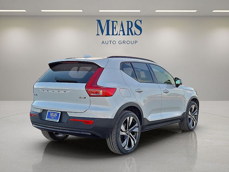 Volvo XC40 Plus, B5 AWD Gas (mild hybrid), Gasoline, Dark