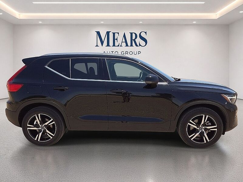 Volvo  XC40 Core, B5 AWD Gas (mild hybrid), Gasoline, Bright