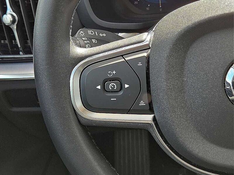 Volvo  S60 Core, B5 FWD Gas (mild hybrid), Gasoline, Dark