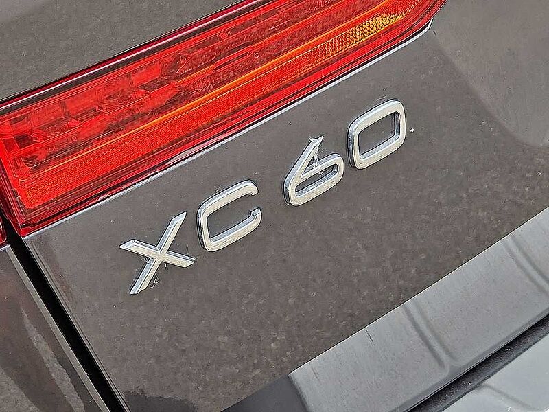 Volvo  XC60 Plus, B5 FWD, Mild Hybrid, Dark