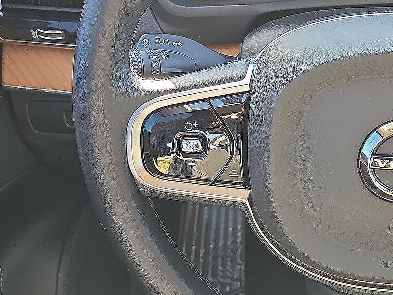 Volvo XC90 Plus, B6 AWD Gas (mild hybrid), Gasoline, Bright, 7 Seats