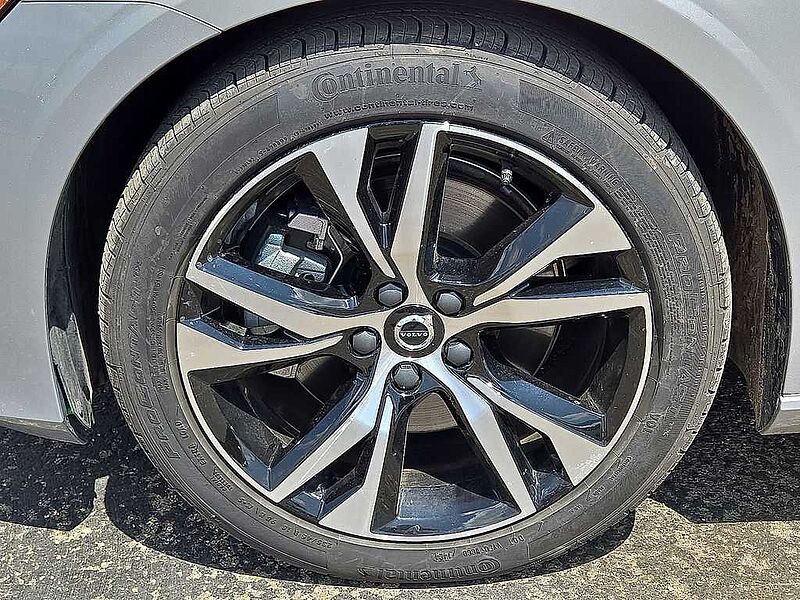Volvo  S60 Core, B5 FWD Gas (mild hybrid), Gasoline, Dark