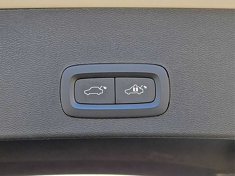 Volvo XC40 Core, B5 AWD Gas (mild hybrid), Gasoline, Bright