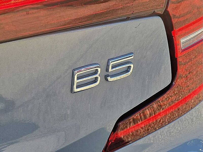 Volvo  S60 Core, B5 FWD Gas (mild hybrid), Gasoline, Dark
